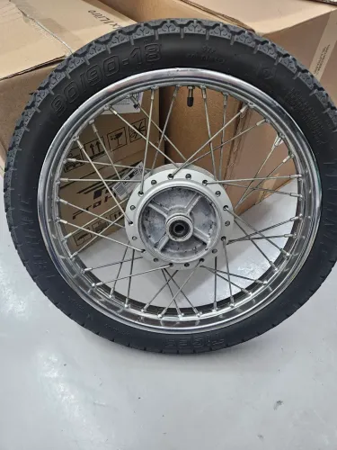 Par de Rodas Aro 18 com pneus 