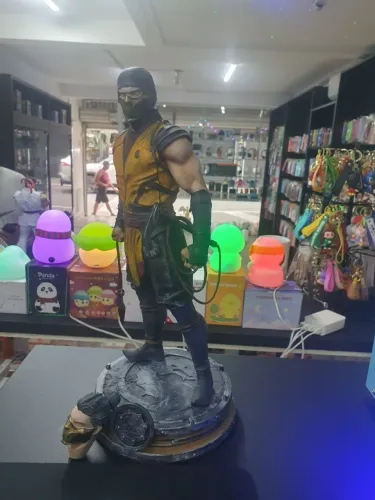 Action Scorpion mortal Kombat escala 1/6 pintado a mao