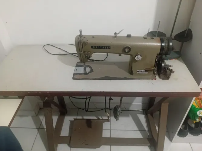 VENDE-SE MAQUINA DE COSTURA INDUSTRIAL RETA