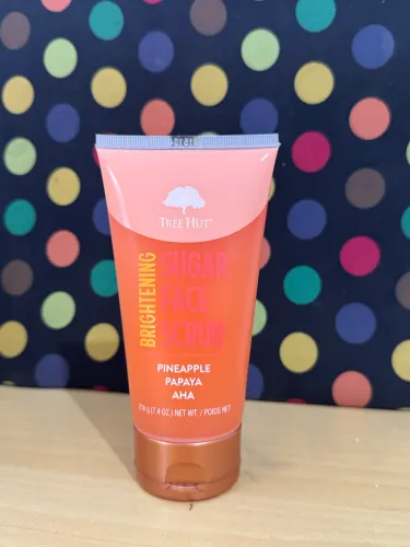 Esfoliante Facial Tree Hut Brightening Pineapple e Papaya 210g