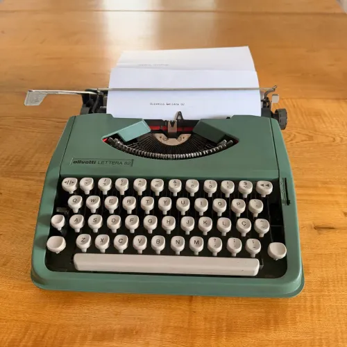 Máquina de Escrever Portátil Olivetti Lettera 82 Vintage - Funcionando Perfeitamente