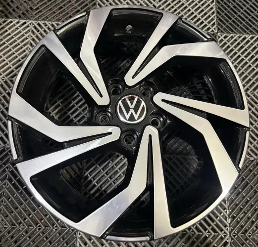 Rodas de Liga Leve modelo Volkswagen r15 furação 5x100 