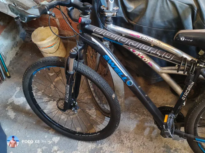 Bicicleta Aro 29 Preta e Azul Shimano Freio a Disco