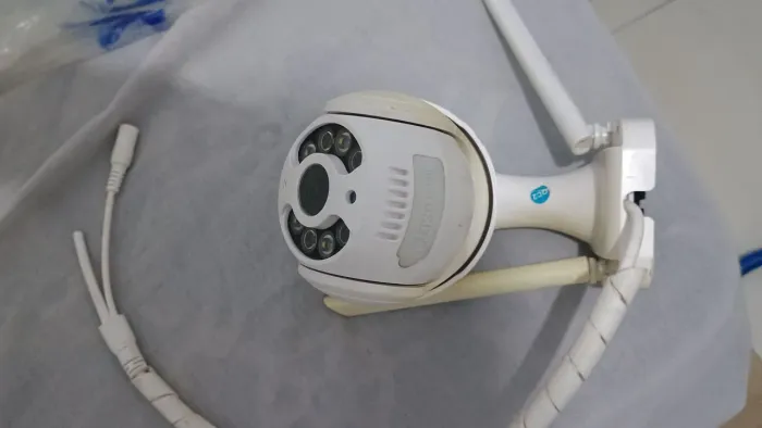 Vendo Câmera Giratória ajustável podendo instalar em qualquer lugar