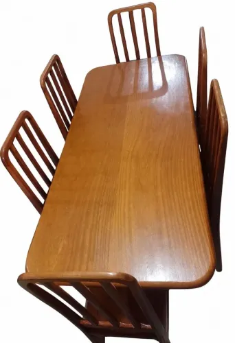 Mesa com 6 cadeiras de cerejeira impecável