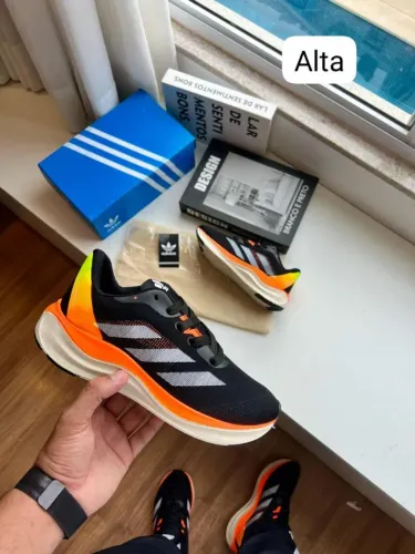 Tênis Adidas Boston
