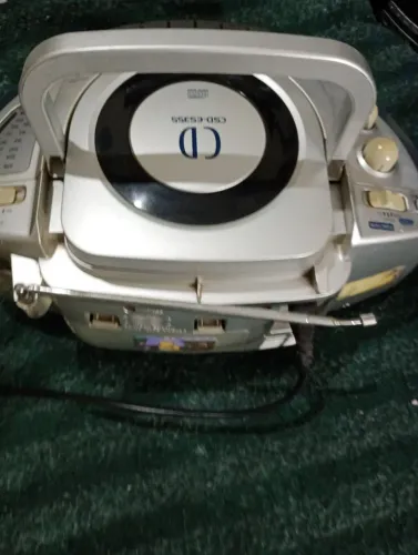 Vendo aparelho de som Aiwa só funciona o rádio e toca fita .