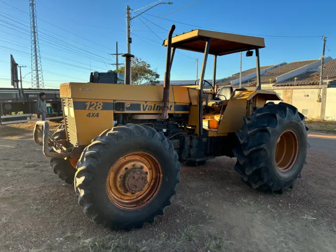 Vende-se : Valmet 128 4x4 Traçado