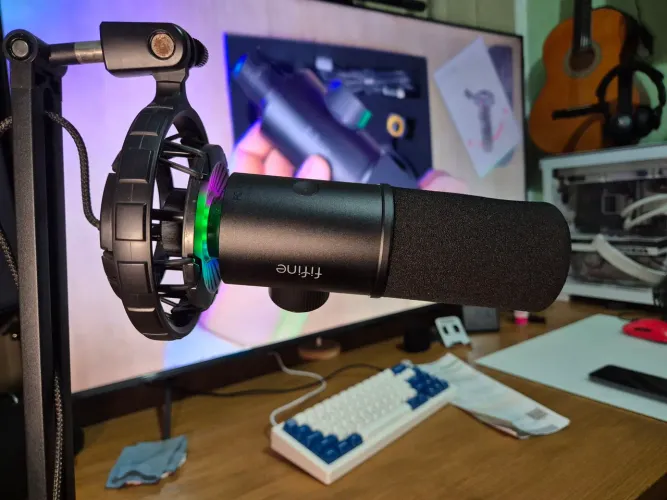 Microfone Dinâmico Gamer Fifine K658 USB todo em Metal - RGB e Shock Mount<br>
