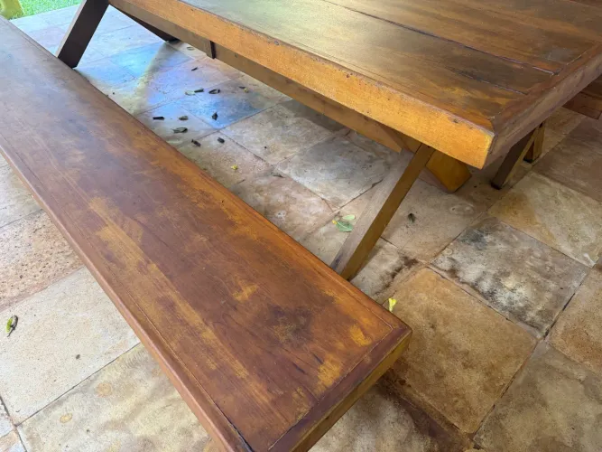 Mesa de madeira rústica