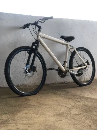 Bicicleta branca