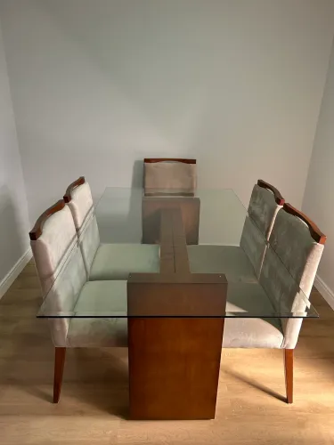 Mesa de jantar com 6 cadeiras