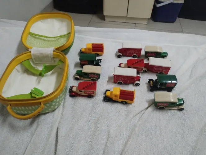 vendo ou troco coleção de caminhões da Coca cola