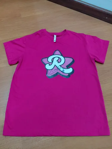 Camiseta Emilly Vick, tamanho 10. Autografada