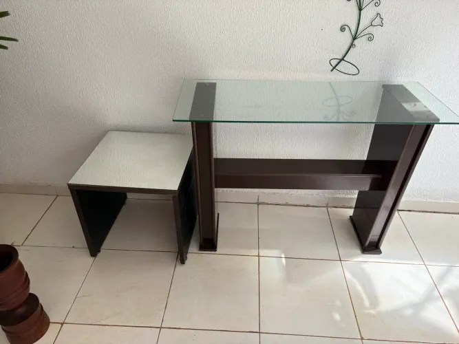 Mesa e aparador
