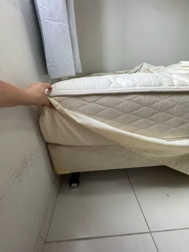 Cama box solteiro, comfort sensations King koil, de mola em perfeitas condições.