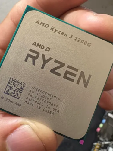 Processador AMD Ryzen 3 2200g, funcionando perfeitamente