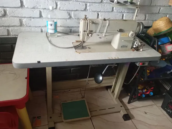 Máquina de costura Reta industrial