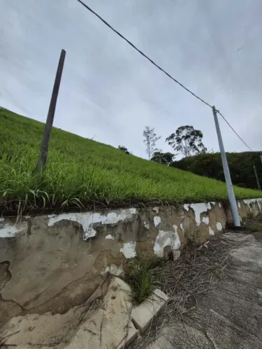 ? Terreno em Quintino, ao lado da Igreja São Jorge! Condomínio. Aceita carro e oferta.