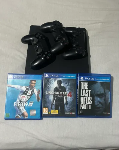 ? PlayStation 4 Slim 500 GB - Muito Conservado + 3 Controles + 3 Jogos
