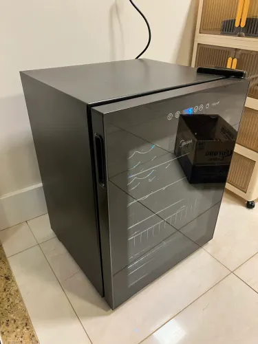 Adega Midea 24 garrafas