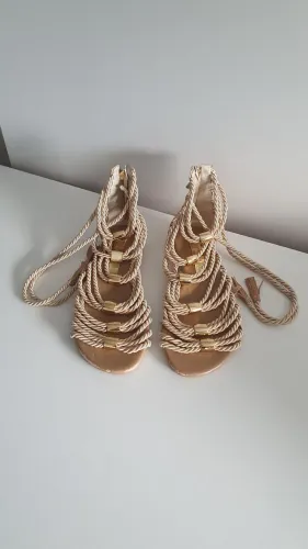 Sandálias 4 pares por 200,00