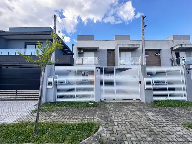 Sobrado para aluguel com 116 metros quadrados com 3 quartos em Capão da Imbuia - Curitiba