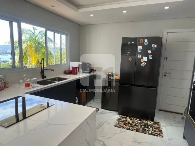 Casa de 3 dormitórios à venda no Estreito