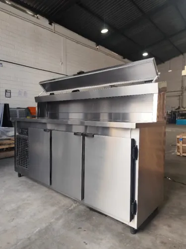 Estação refrigerada para montagem de pratos com cubas GN, inox, 2,00 m