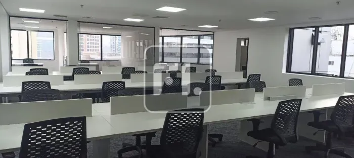 Consultório para aluguel e venda possui 432 metros quadrados em Vila Gertrudes - São Paulo