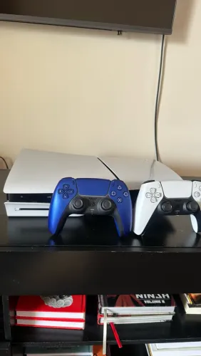 Ps5 mídia física + 2 controles + capa protetora antipoeira