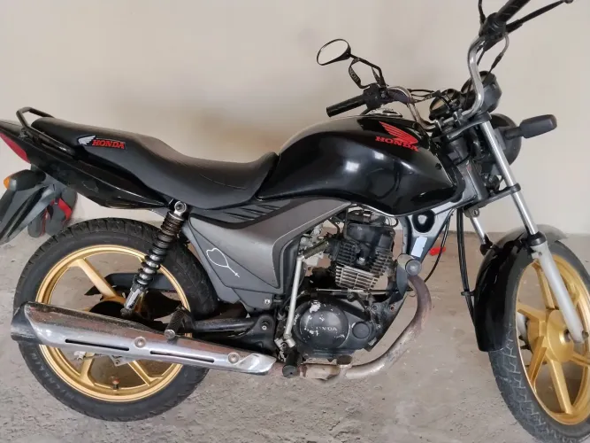 Moto revisada,pneus 1 novo e 1 semi novo, jogo de rodas novo.