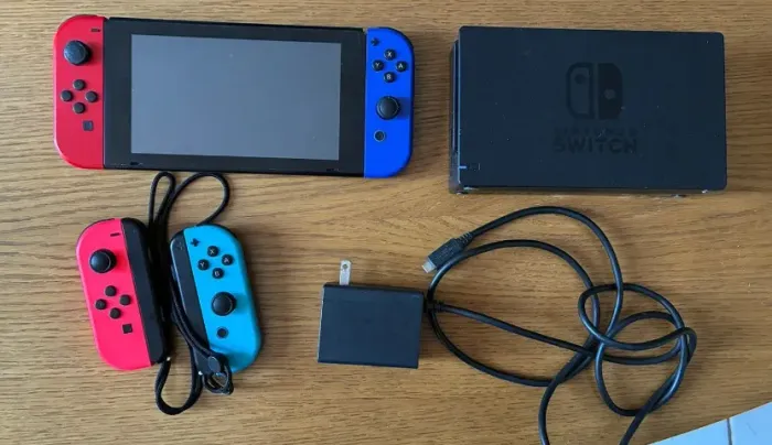 Nintendo Switch V1 + 4 Joy-Cons + Donkey Kong Country: Tropical Freeze + MicroSD 64GB