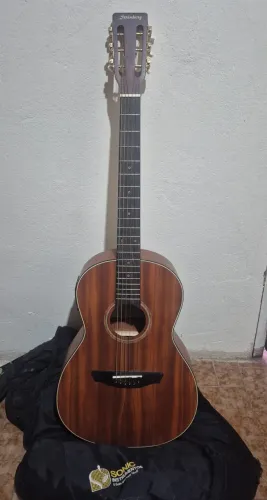 Violão semi-novo strinberg