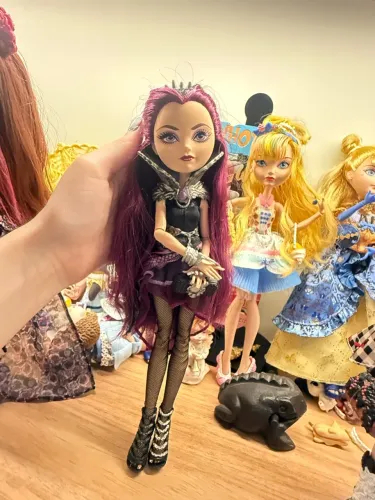 RESERVADA boneca ever after high Raven Queen w1