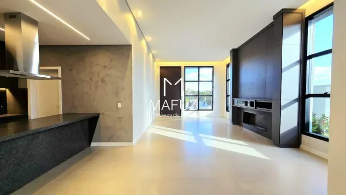 CASA LINEAR COM 6 QUARTOS, PISCINA COM RAIA, VISTA PARA MATA E ACESSIBILIDADE