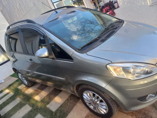 Fiat Idea Attractive 1.4 Fire Flex 8V 5P 2011