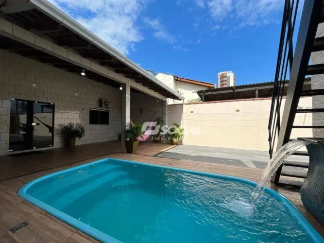Casa com 3 Suítes Próx. ao CPA com Piscina