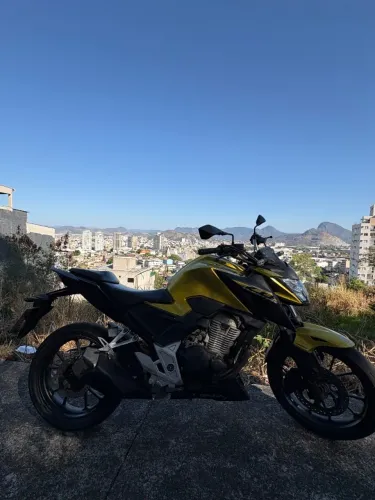 Cb twister 300F Abs preferência a vista