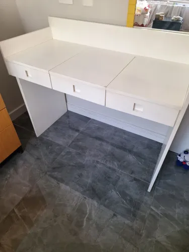 Penteideira com espelho 