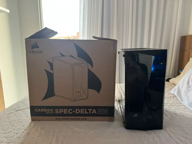 Gabinete Gamer Corsair Carbide Series SPEC-DELTA - RGB Mid Tower ATX 3 FANs Preto