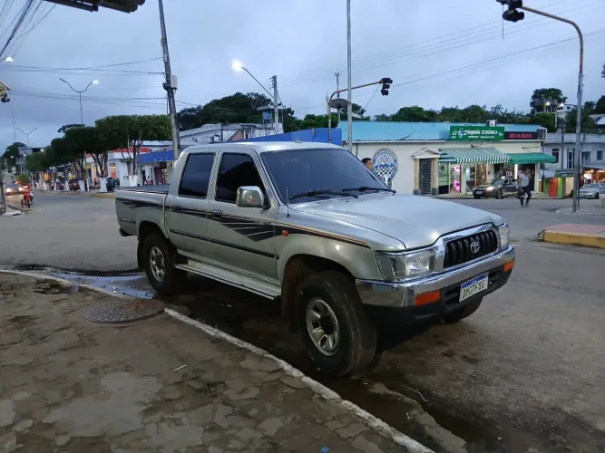 Toyota Hilux CD SRV 4X4 3.0 8V 116cv TB Diesel 2004