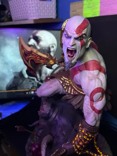 Figure Kratos  colecionável 45cm