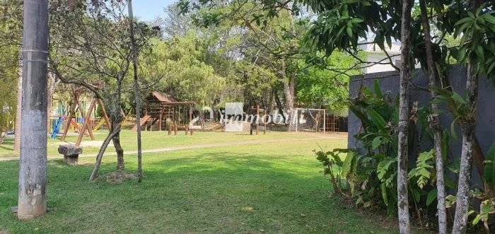 Terreno à venda em Carapicuíba, Granja Viana, com 1 m², Residencial Terras do Madeira