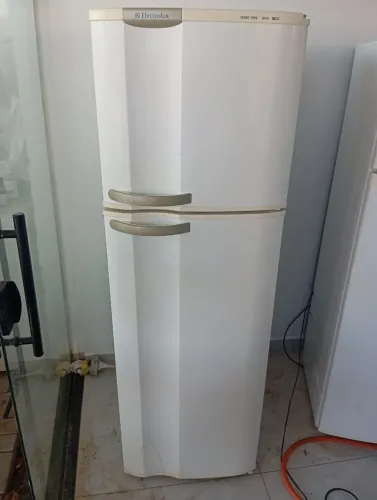Vendo Geladeira Electrolux 260Litros 110Volts FrostFree Revisada e Com 3 Meses de Garantia