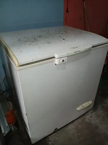 Freezer de uma tampa eletrolux funcionando perfeitamente