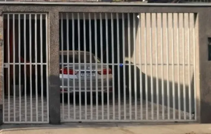 Portão grande e pequeno para pedestre seminovo novo