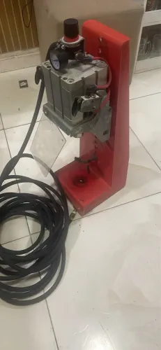 Arrolhador de mesa pineumatica (Máquina para tampas garrafas de vidro