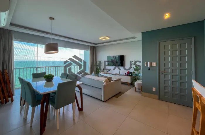 Apartamento frente mar com varanda vista mar e vaga nas Pitangueiras, Guarujá