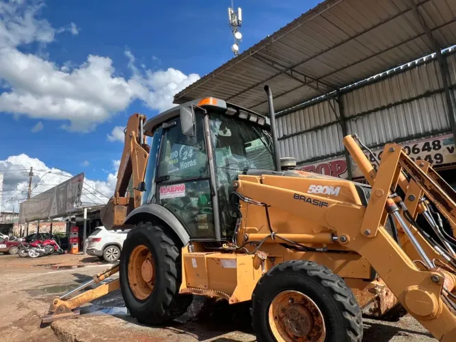 Retroescavadeira CASE 580M 4x4 turbo 